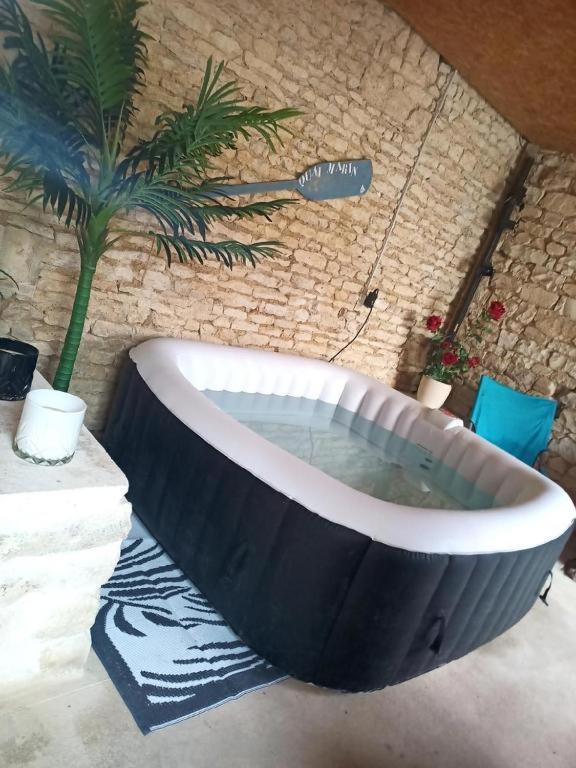 شقة Grande Chambre Familiale Pour 2 A 5 Personnes Chef-Boutonne المظهر الخارجي الصورة